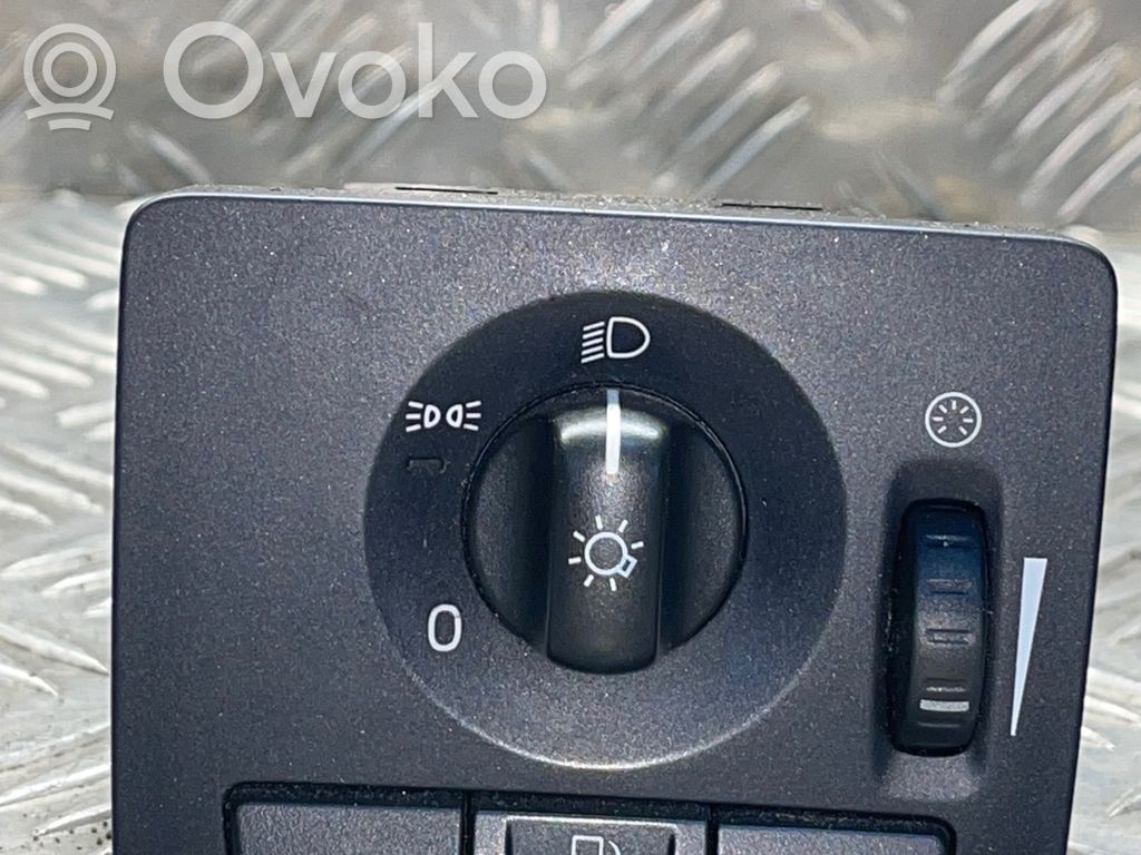 Light switch   30739297