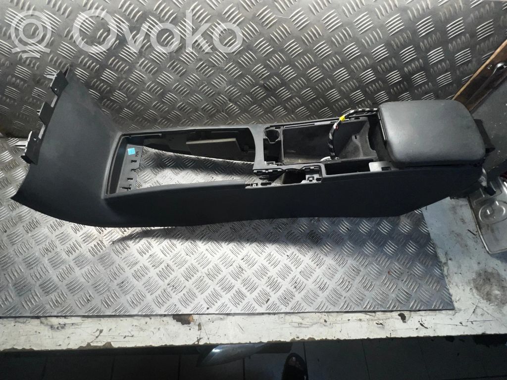 Volvo C30 Rear seat armrest 