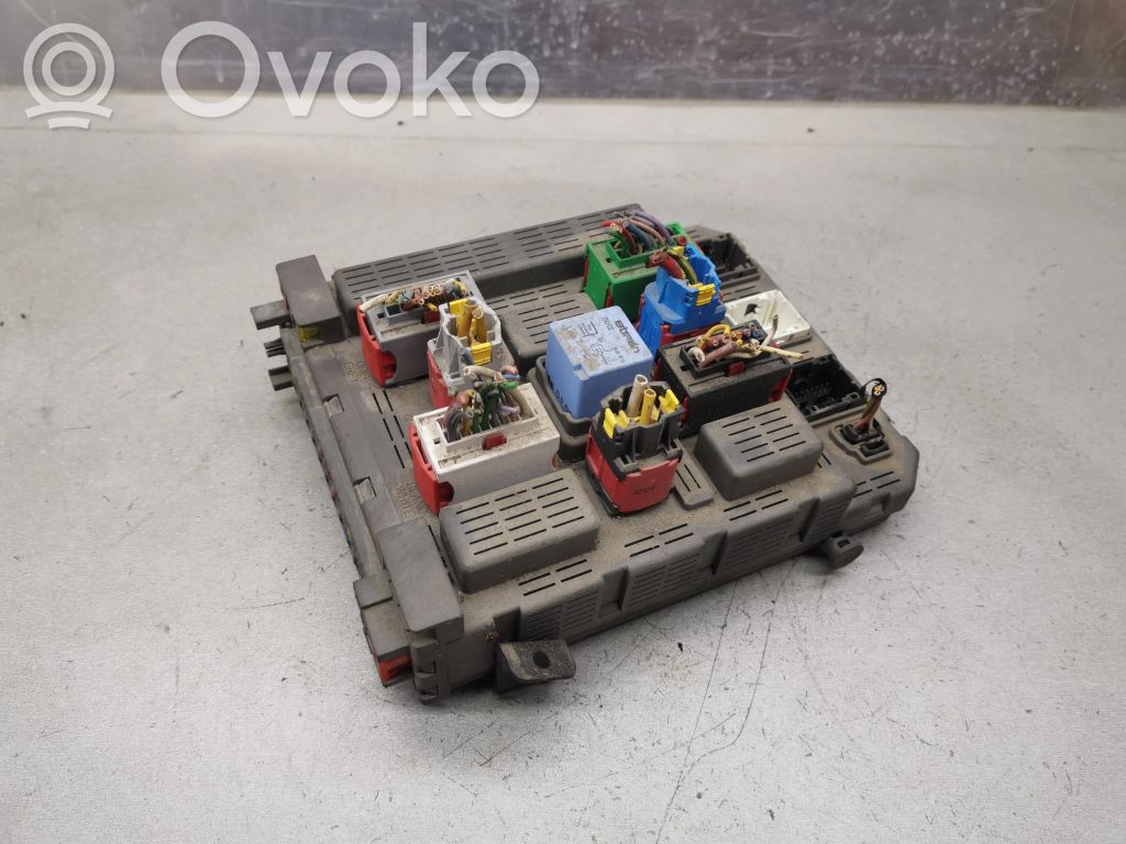 Peugeot 607 Fuse module 