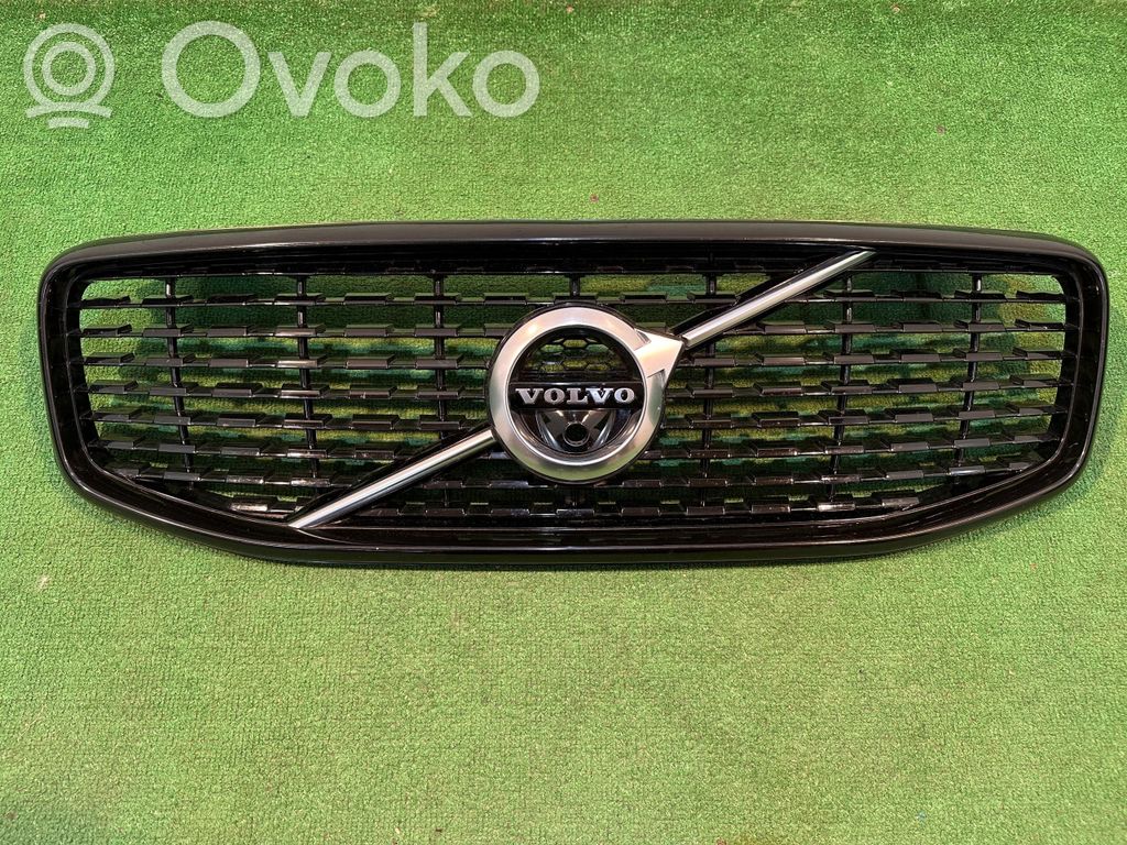 Volvo XC60 Etupuskurin ylempi jäähdytinsäleikkö 