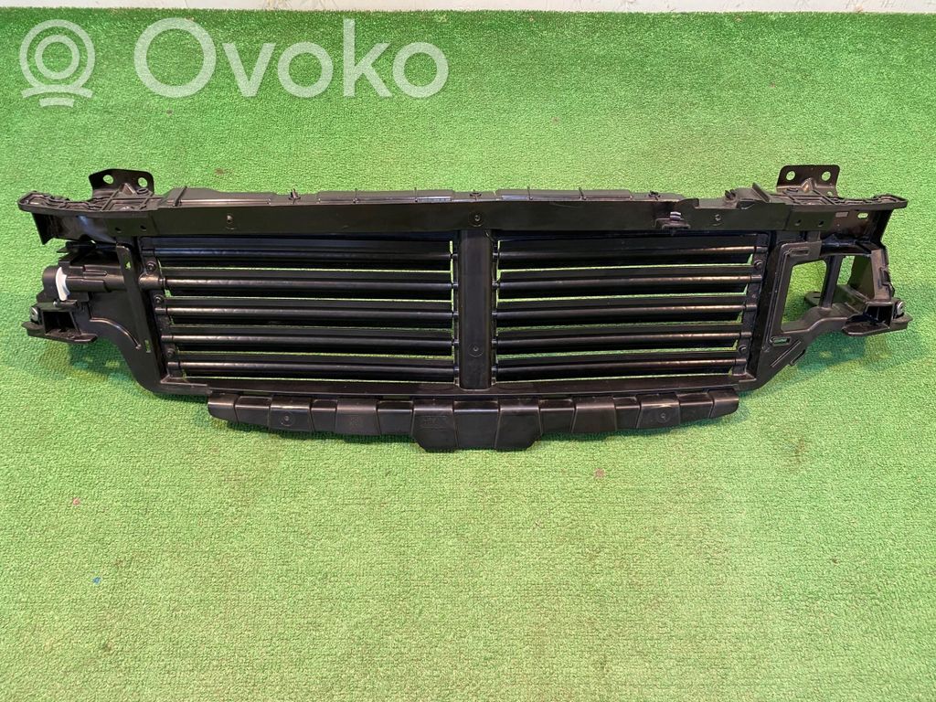 Volvo XC60 Moldura del radiador 
