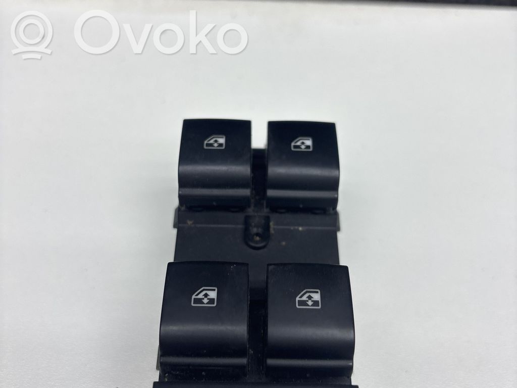 Opel Zafira C Electric window control switch 