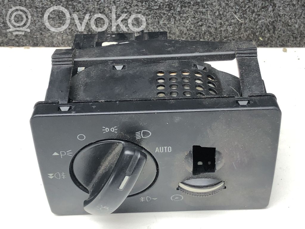 Light switch   4M5T13A024
