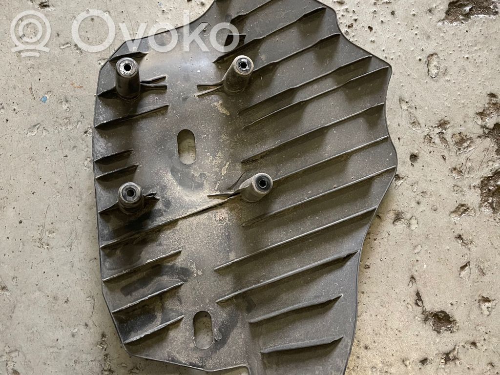 BMW 4 F32 F33 Apakšas aizsargs šasijas aizmugurējā daļā 
