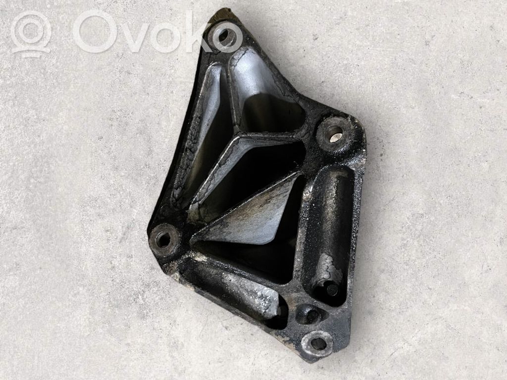 Engine mounting bracket   2113414581
