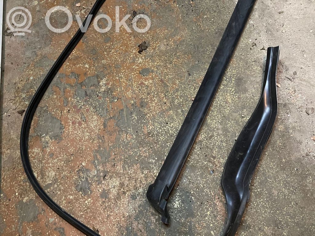 BMW 5 F10 F11 Gumowa uszczelka drzwi tylnych 