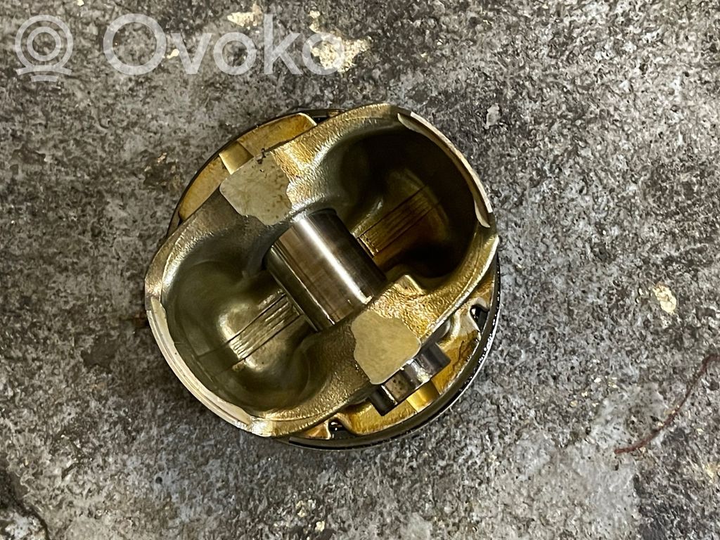 BMW 3 E92 E93 Piston 