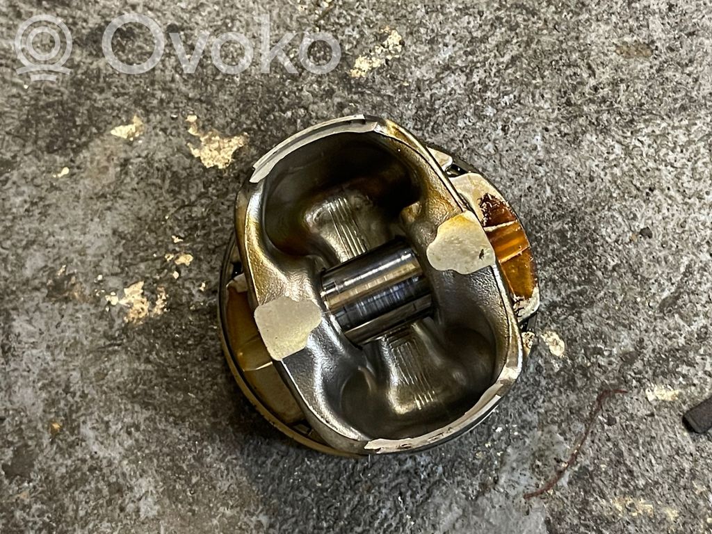 BMW 3 E92 E93 Piston 