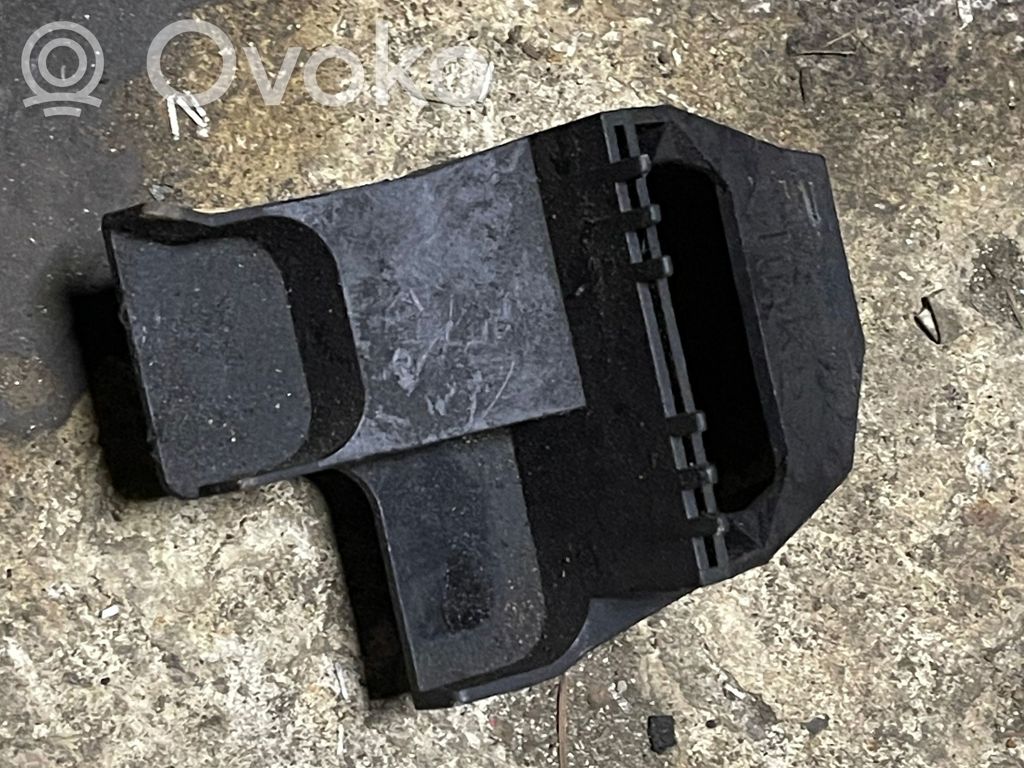 BMW 5 E39 Radiator mount bracket 