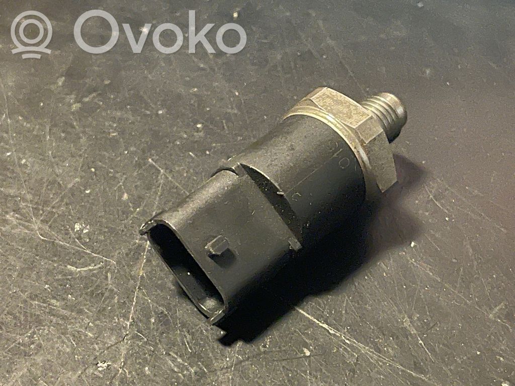Fuel splitter   281002475,020323,028100241
