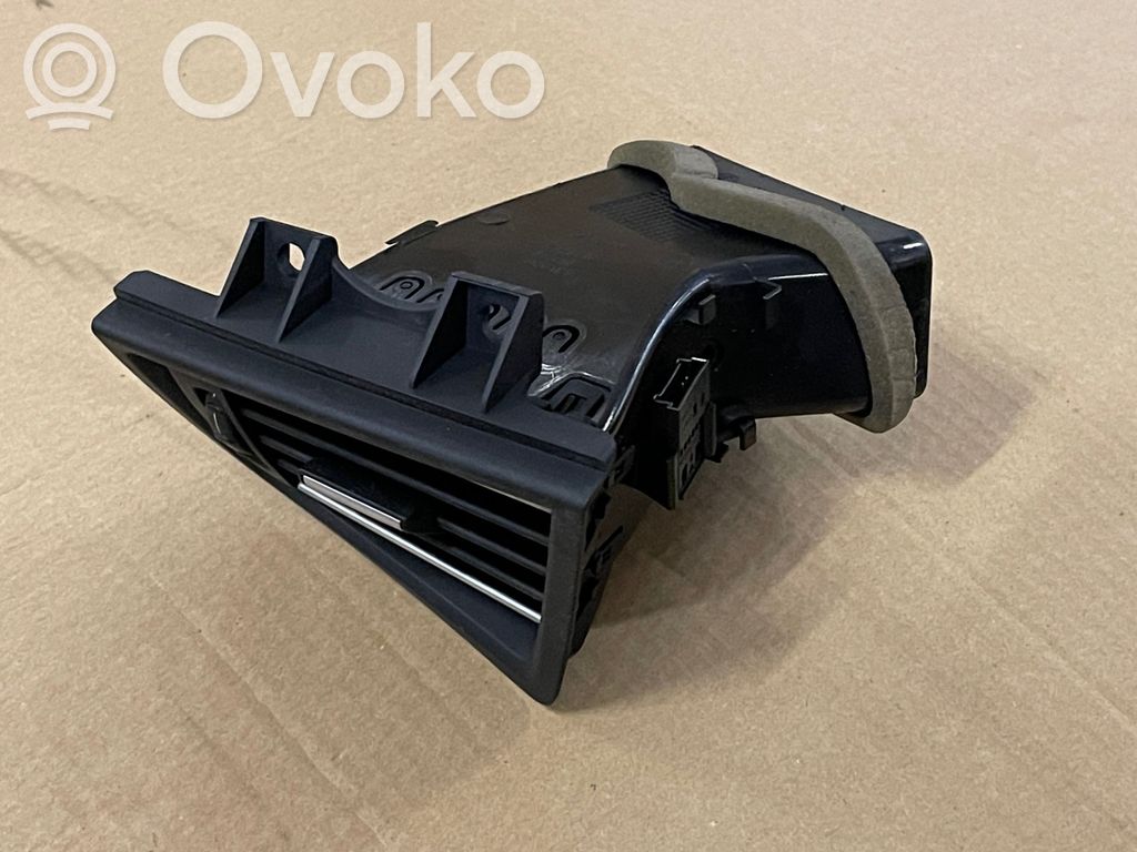 BMW 5 F10 F11 Boczna kratka nawiewu deski rozdzielczej 