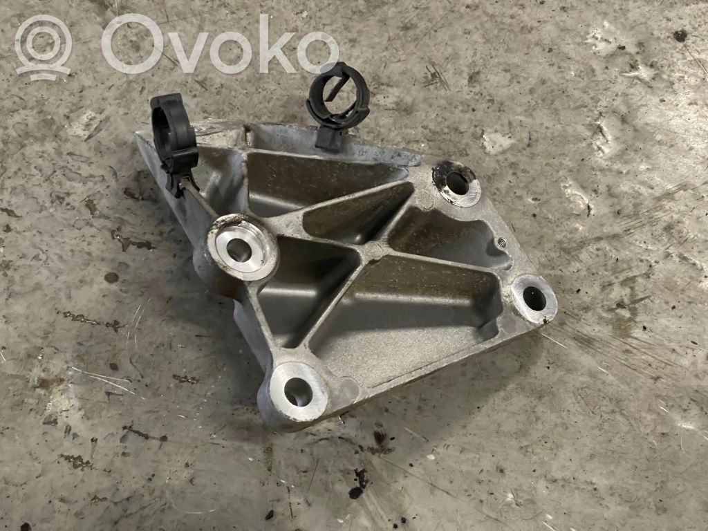 BMW X3 E83 Engine mounting bracket 