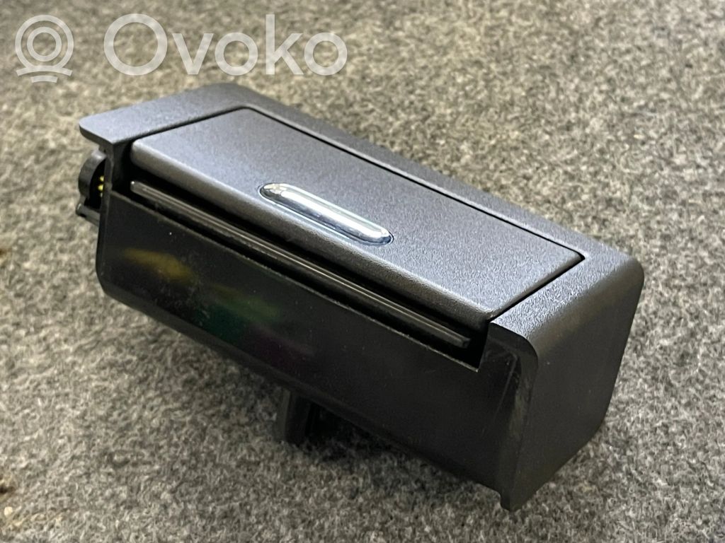Ashtray (front)   8144796,61069742