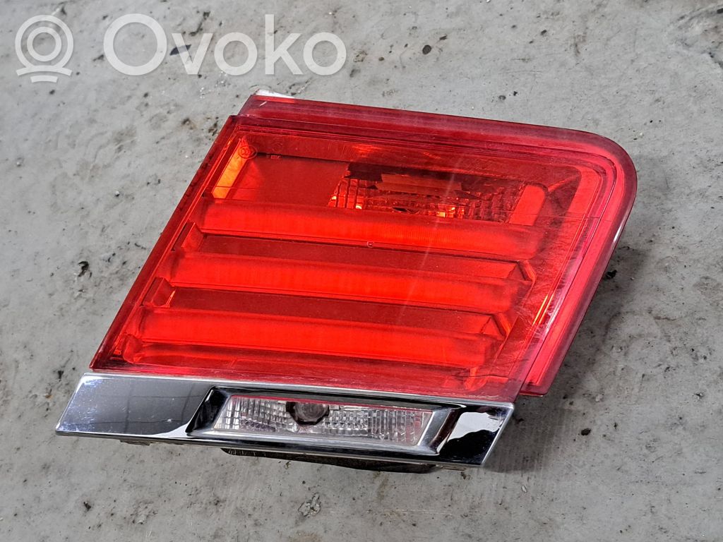Lampă spate în capacul portbagajului   7182206