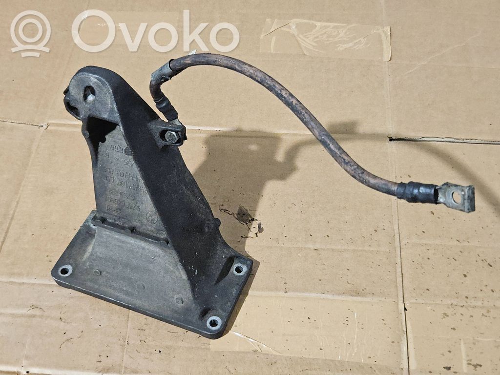 BMW 5 E39 Engine mounting bracket 