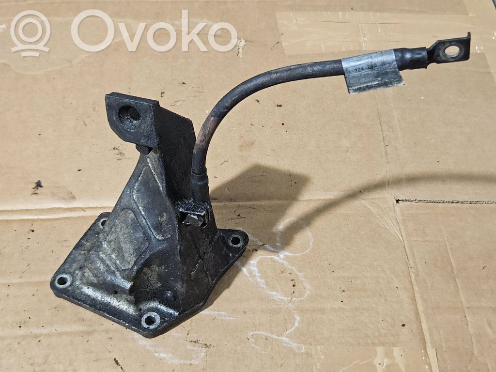 Engine mounting bracket   6754185,2211