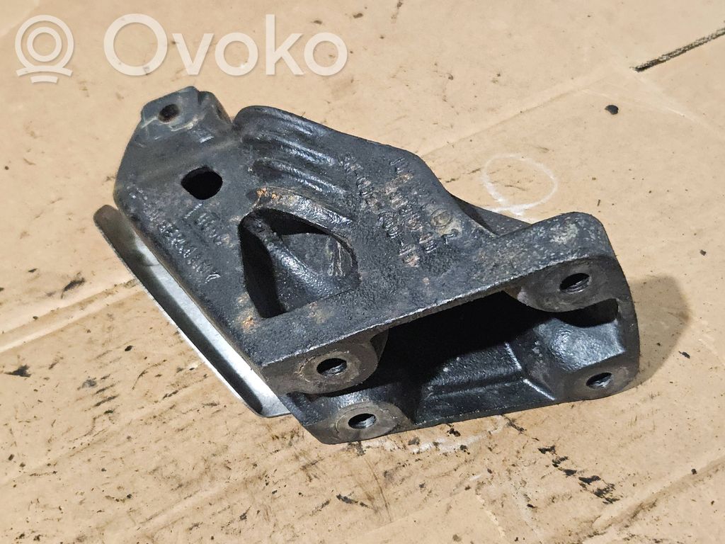 Engine mounting bracket   6770044