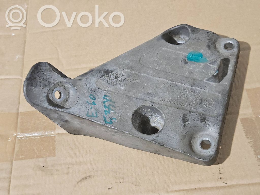 BMW 5 E60 E61 Engine mounting bracket 