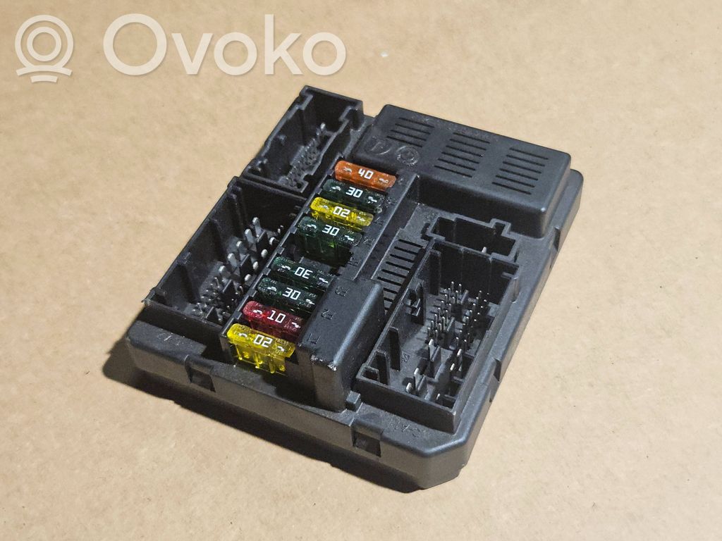 BMW X3 E83 Fuse module 