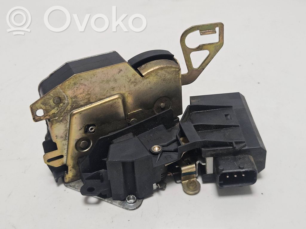Priekšpusē slēdzene   8353012,F00P000704,8400284