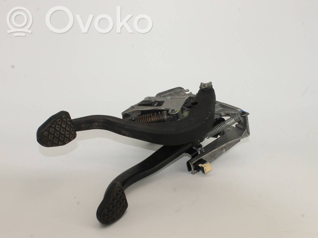 BMW 2 F22 F23 Pedal assembly 