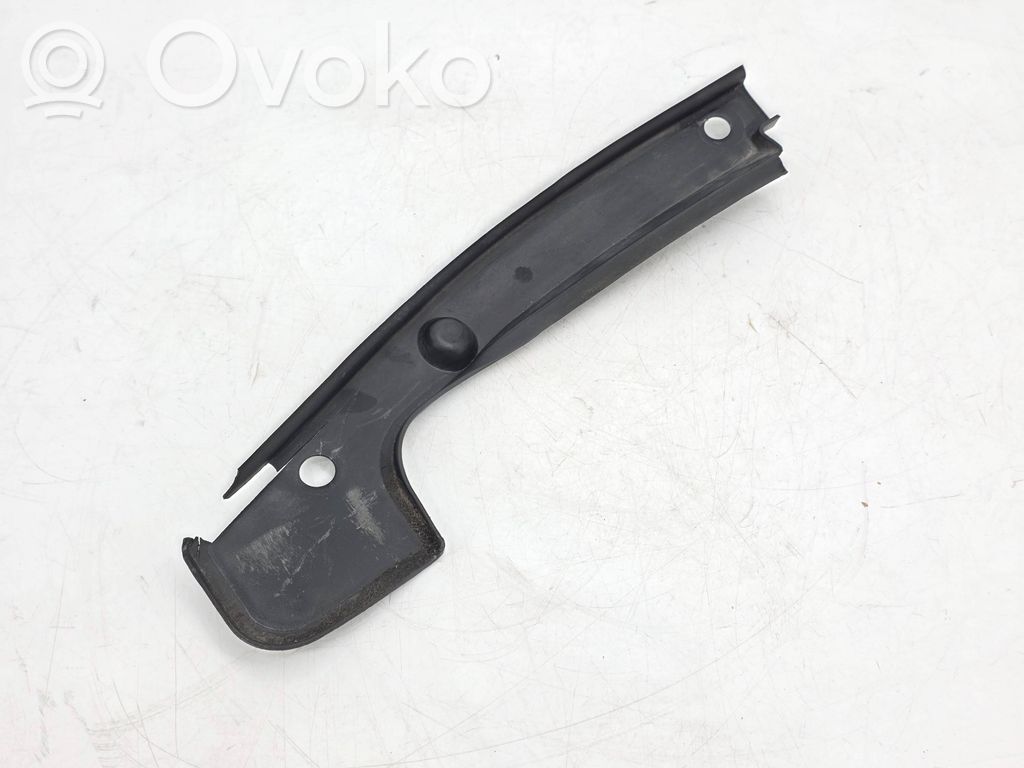 BMW 5 E60 E61 Kita variklio skyriaus detalė 
