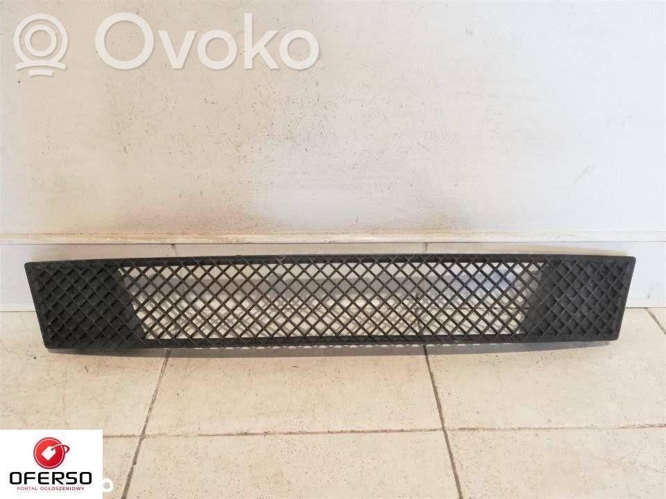 BMW 1 E82 E88 Grotelės apatinės (trijų dalių) 