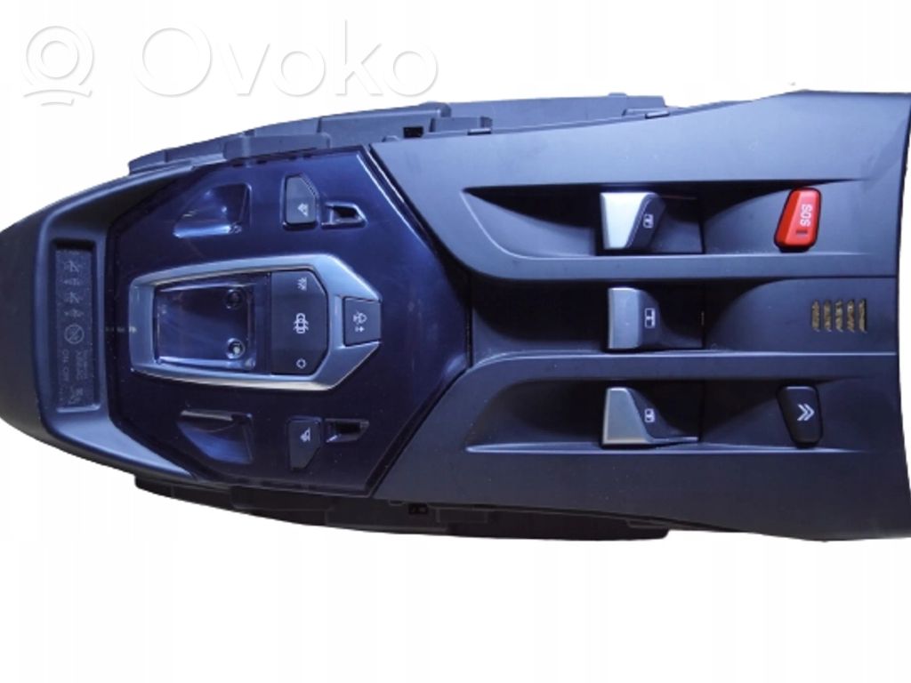Citroen DS5 Front seat light 