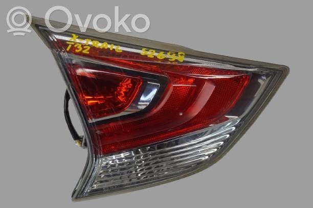 Nissan X-Trail T32 Lampy tylnej klapy bagażnika 
