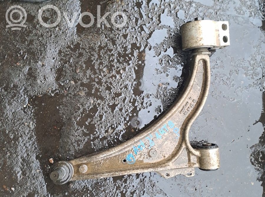 Opel Astra J Dolny wahacz przedni 
