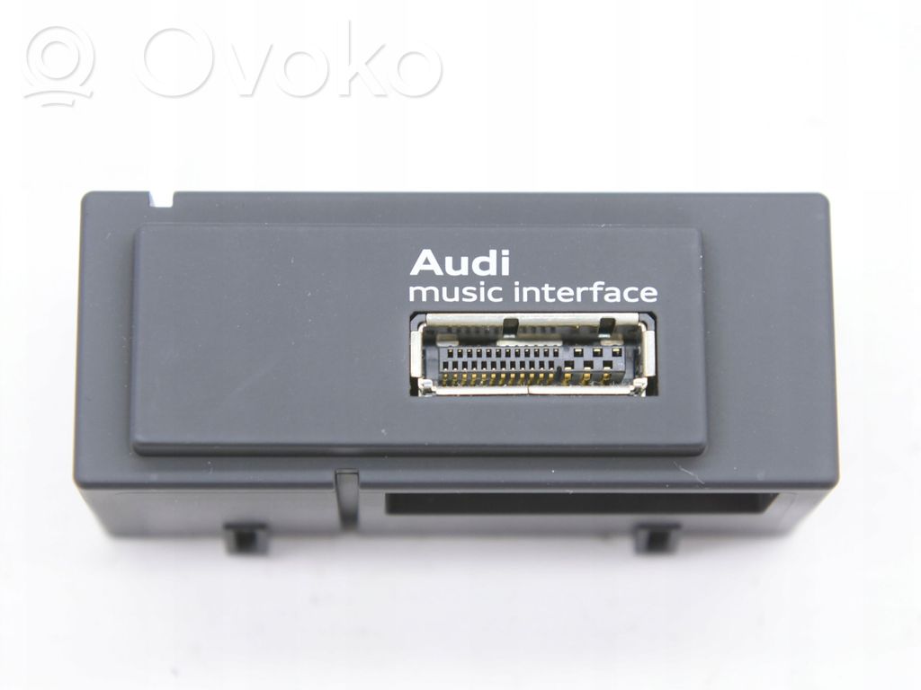 Audi A3 S3 8V USB savienotājs 