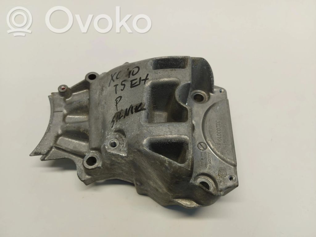 Volvo XC40 Engine mounting bracket 