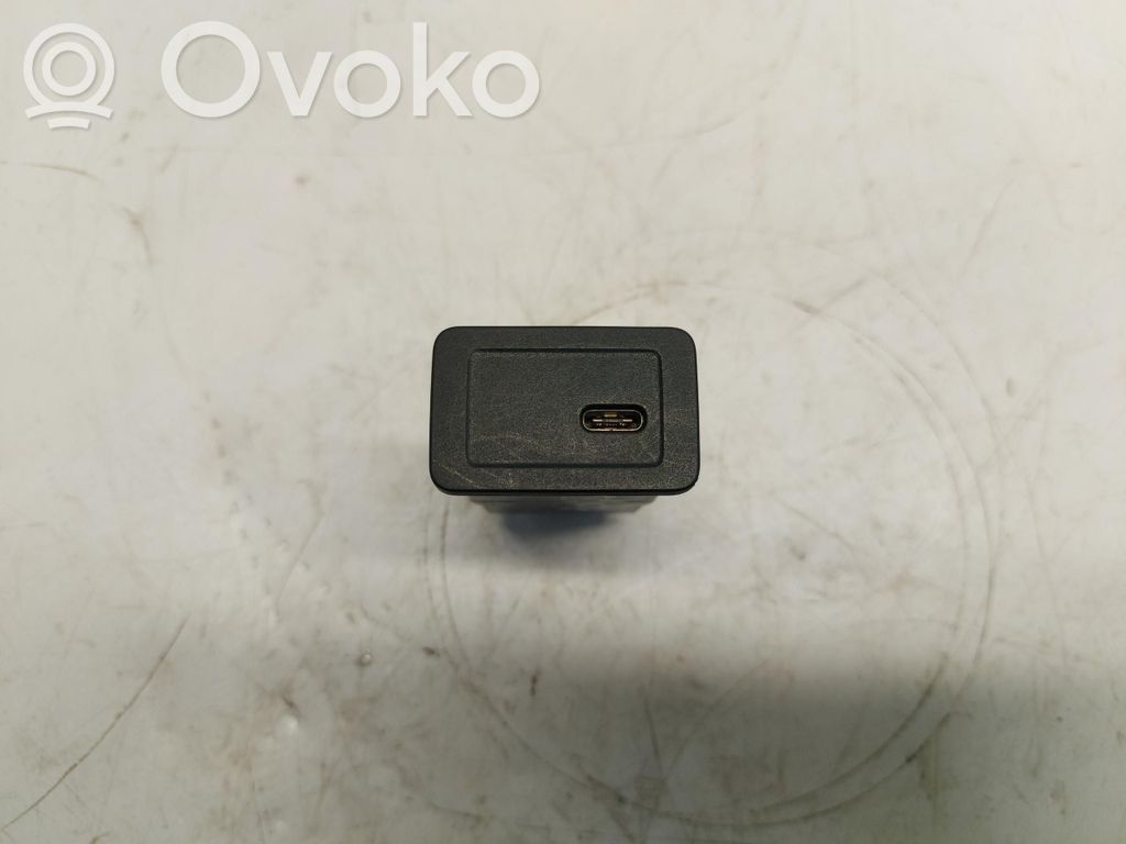 Mercedes-Benz Sprinter W907 W910 Toma de carga para coche eléctrico 