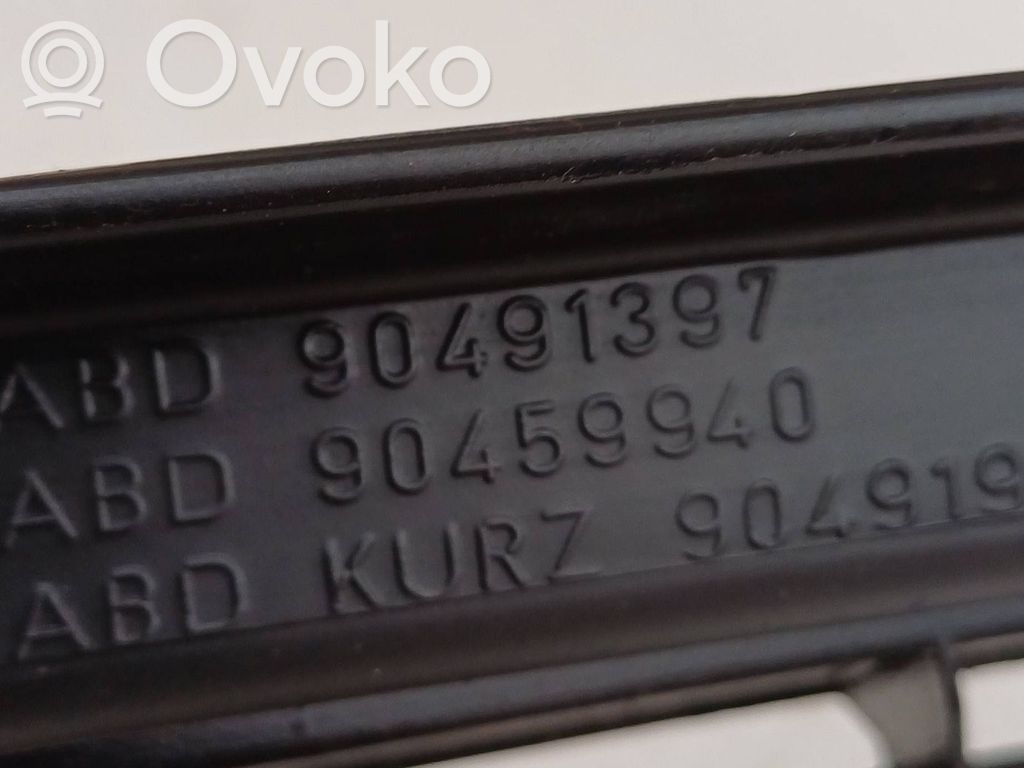 Opel Omega B2 Etusäleikkö 