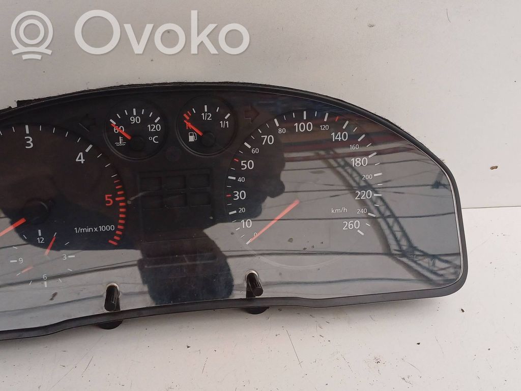 Audi A4 S4 B5 8D Licznik / Prędkościomierz 