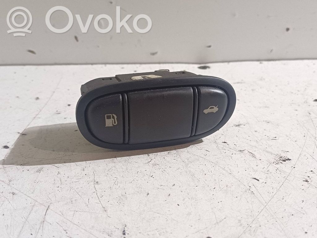 Tailgate opening switch   9B242AD,2R83,020211