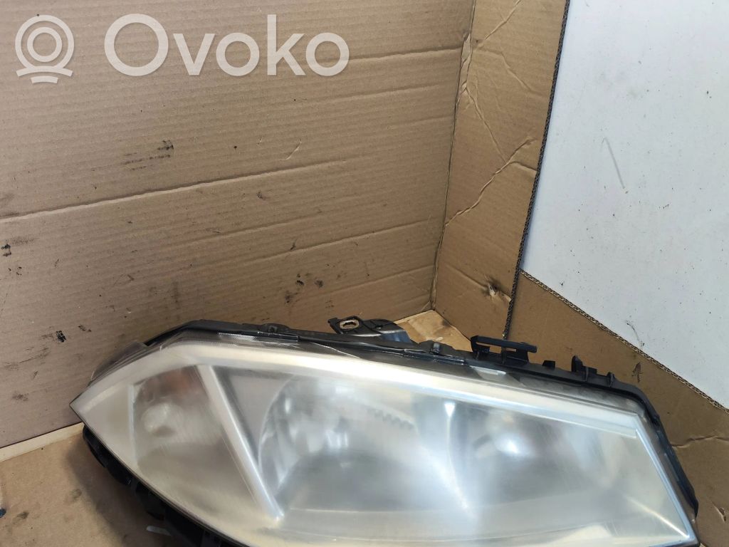 Renault Megane II Lampa przednia 