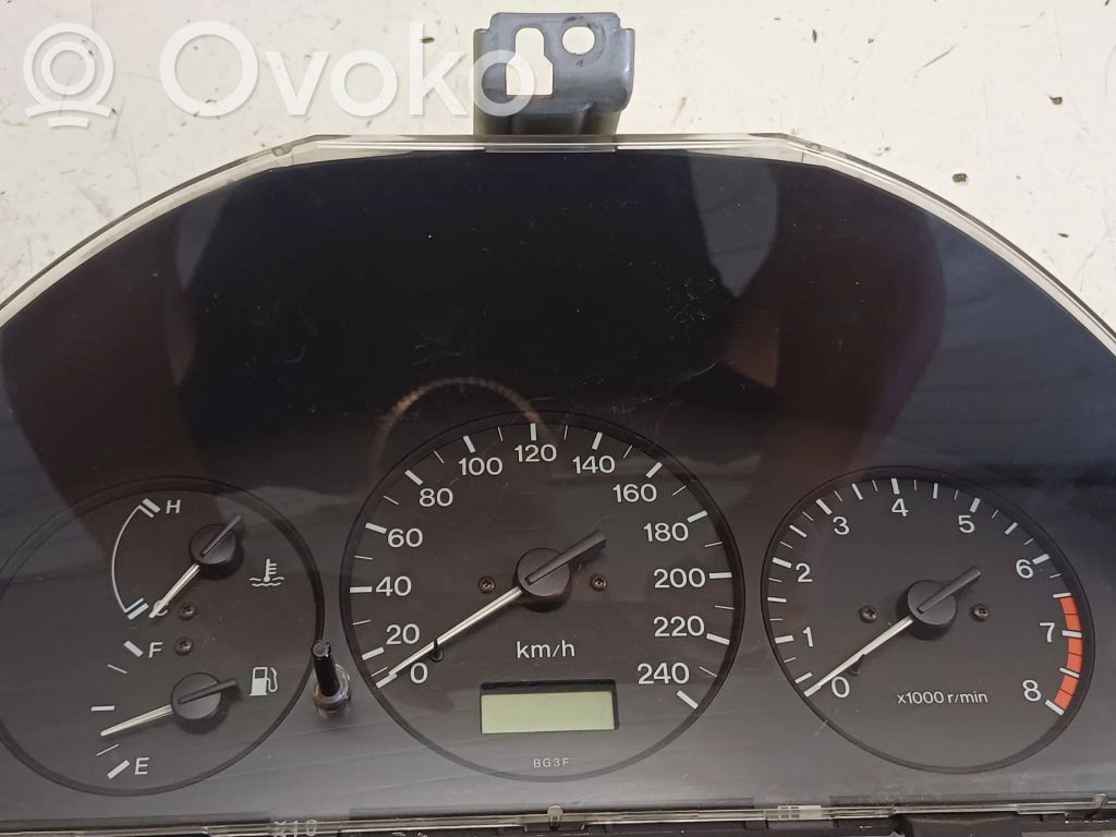 Mazda 323 F Geschwindigkeitsmesser Cockpit 