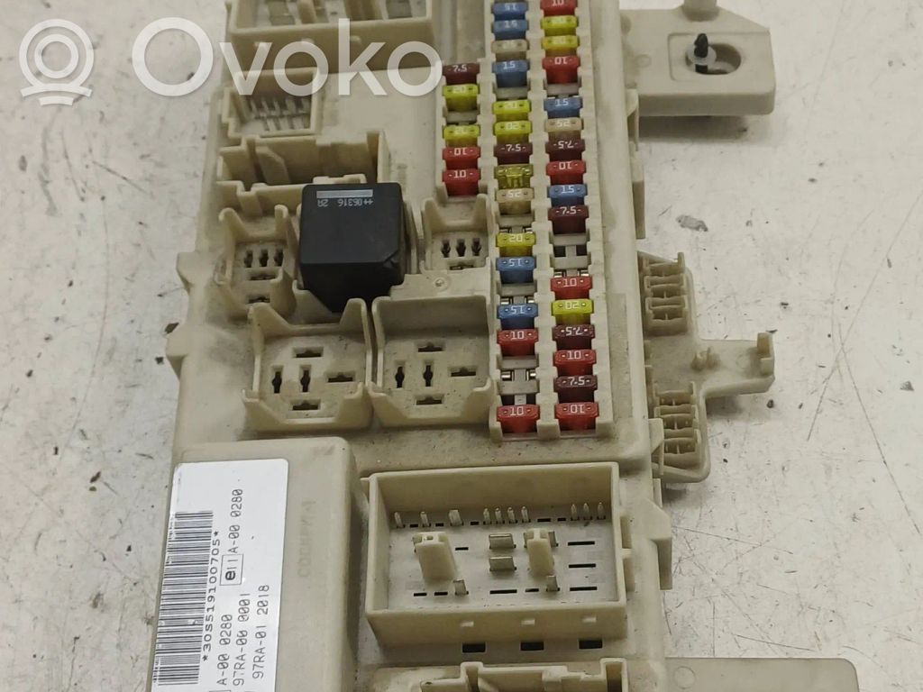 Ford Focus Ramka / Moduł bezpieczników 