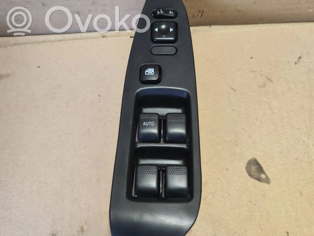 Electric window control switch   83071AE020