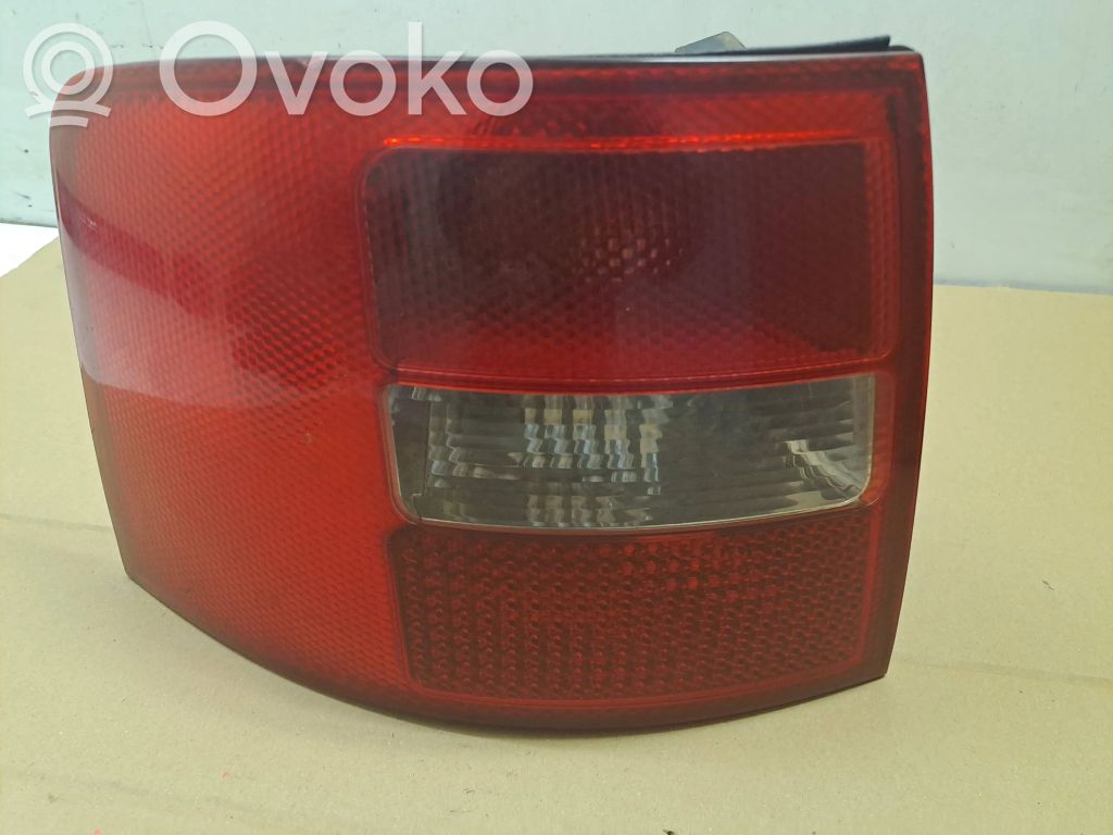 Audi A6 S6 C5 4B Aizmugurējais lukturis virsbūvē 