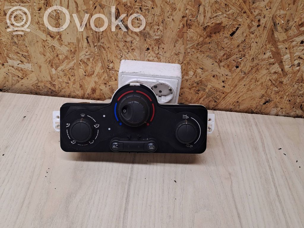 Renault Clio III Climate control unit 