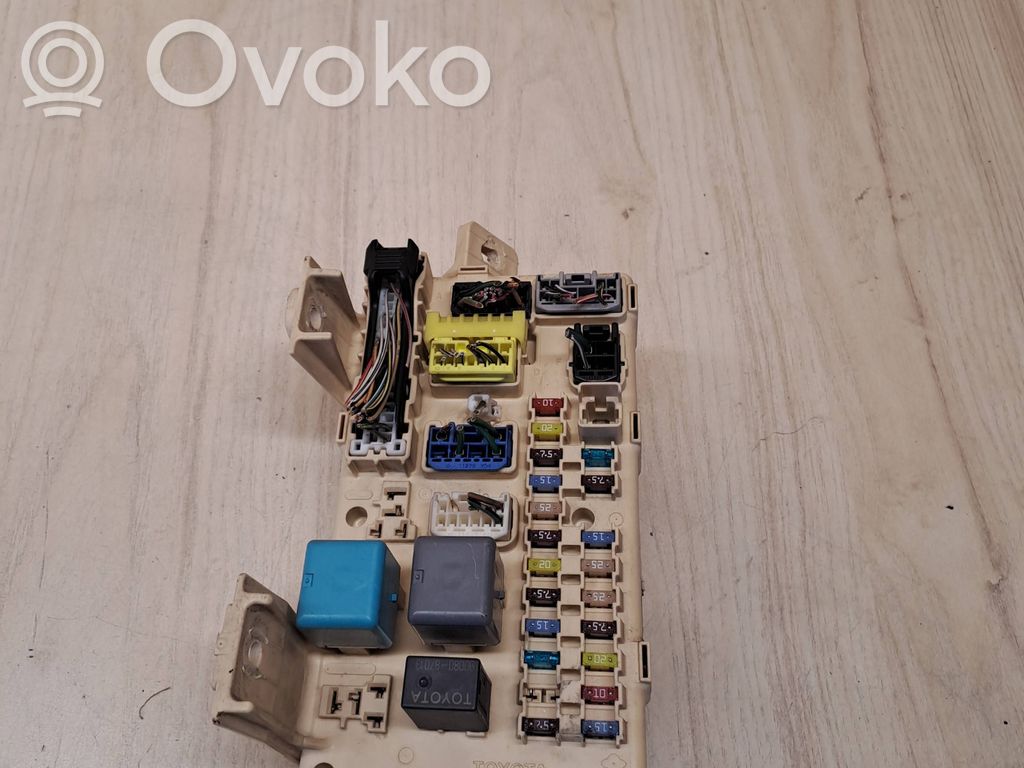 Toyota Avensis T250 Drošinātāju bloks 