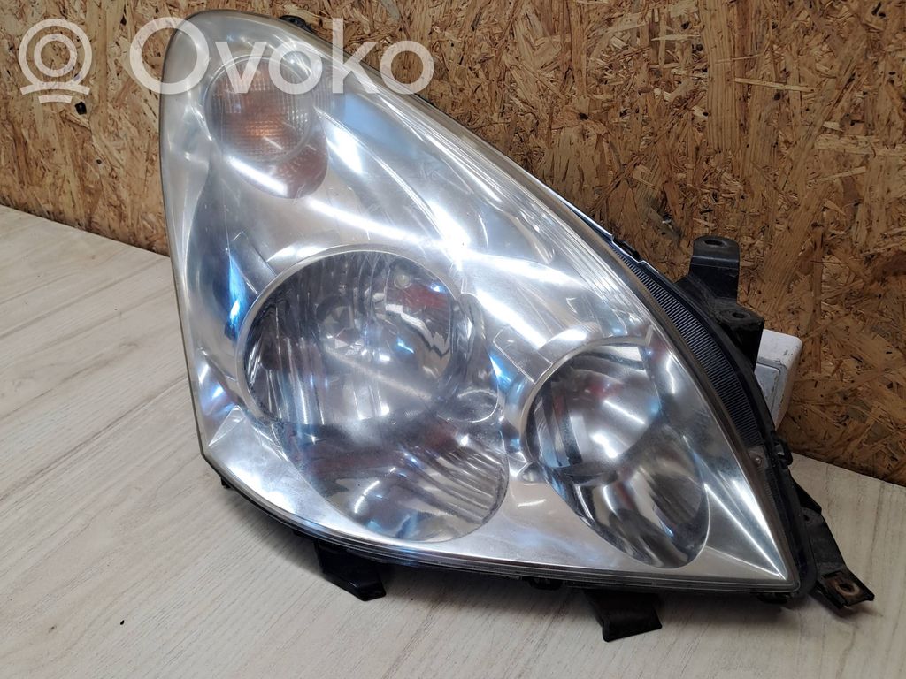 Toyota Corolla Verso AR10 Headlight/headlamp 