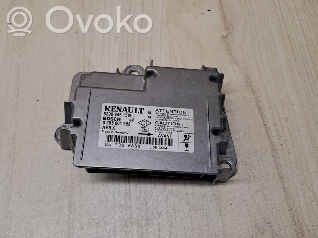 Renault Clio III Airbag control unit/module 