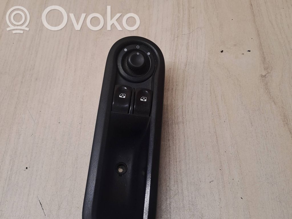 Renault Clio III Electric window control switch 