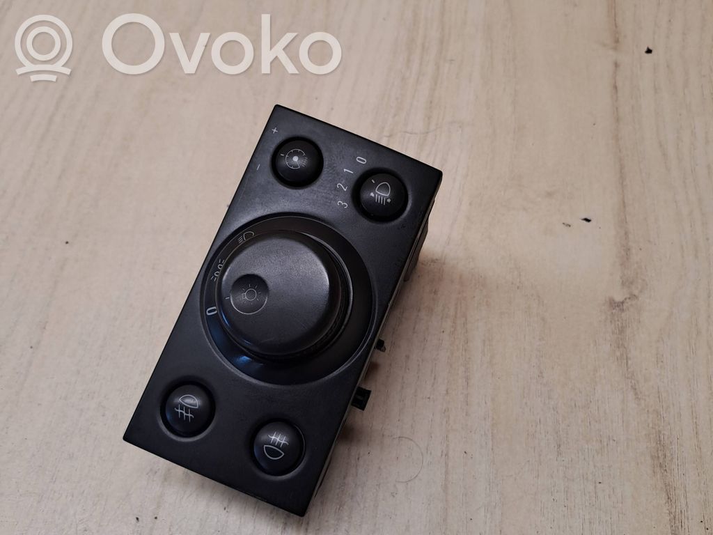 Light switch   9185881,1472