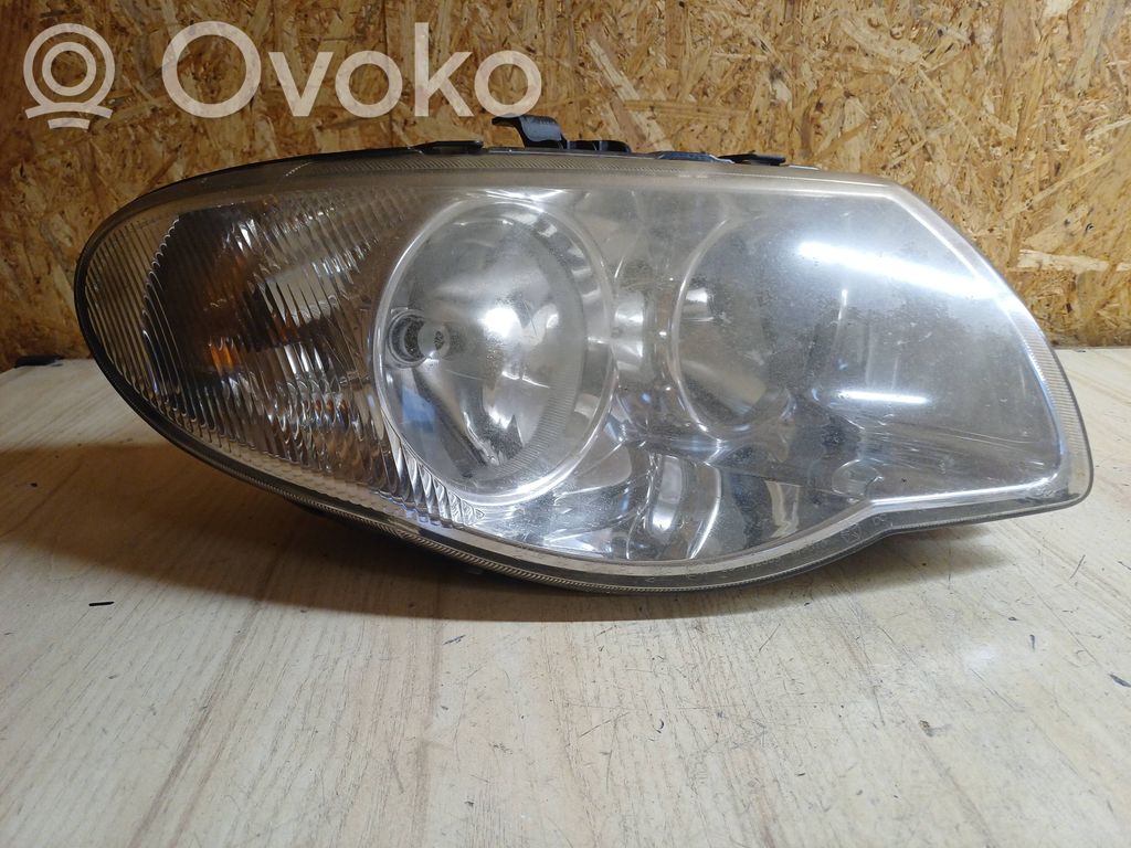Chrysler Voyager Lampa przednia 