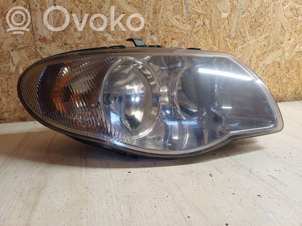 Chrysler Voyager Lampa przednia 