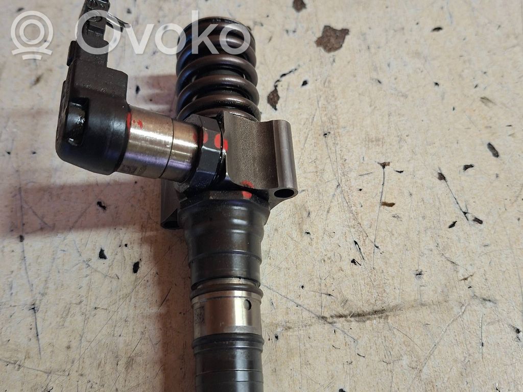 Volkswagen PASSAT B6 Inyector de combustible 